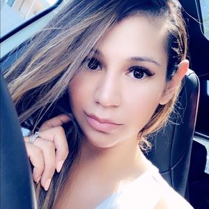 Meet your Posher, Lia